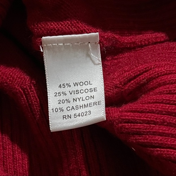 BR Red Luxury Cashmere Turtleneck Sweater - Picture 7 of 10